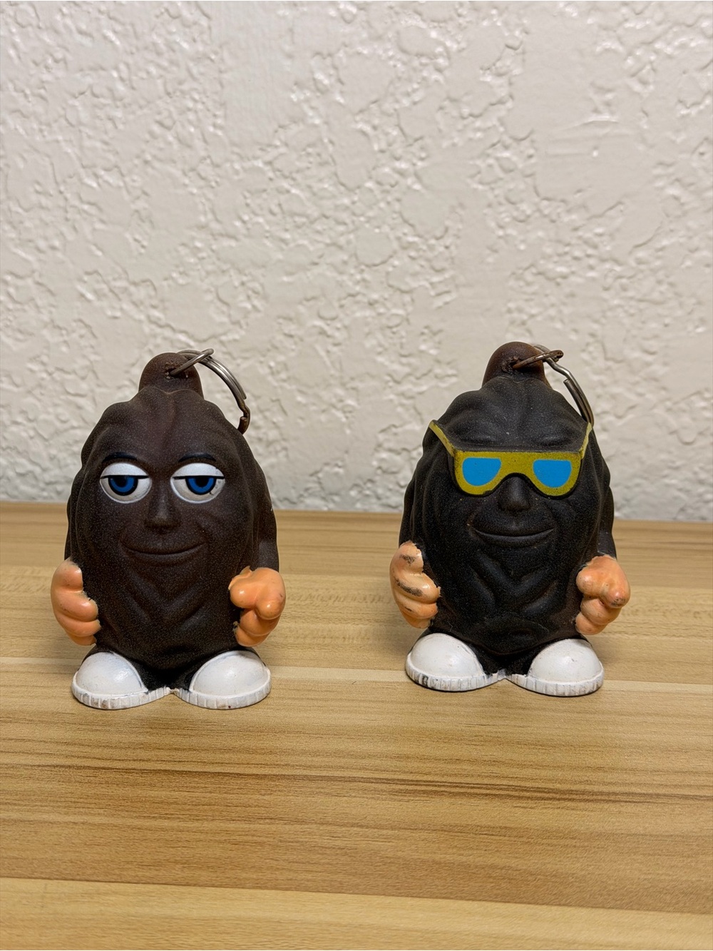 California Raisin Characters Lot of 2 Keychains Coin Purse Vintage 1983 EUC